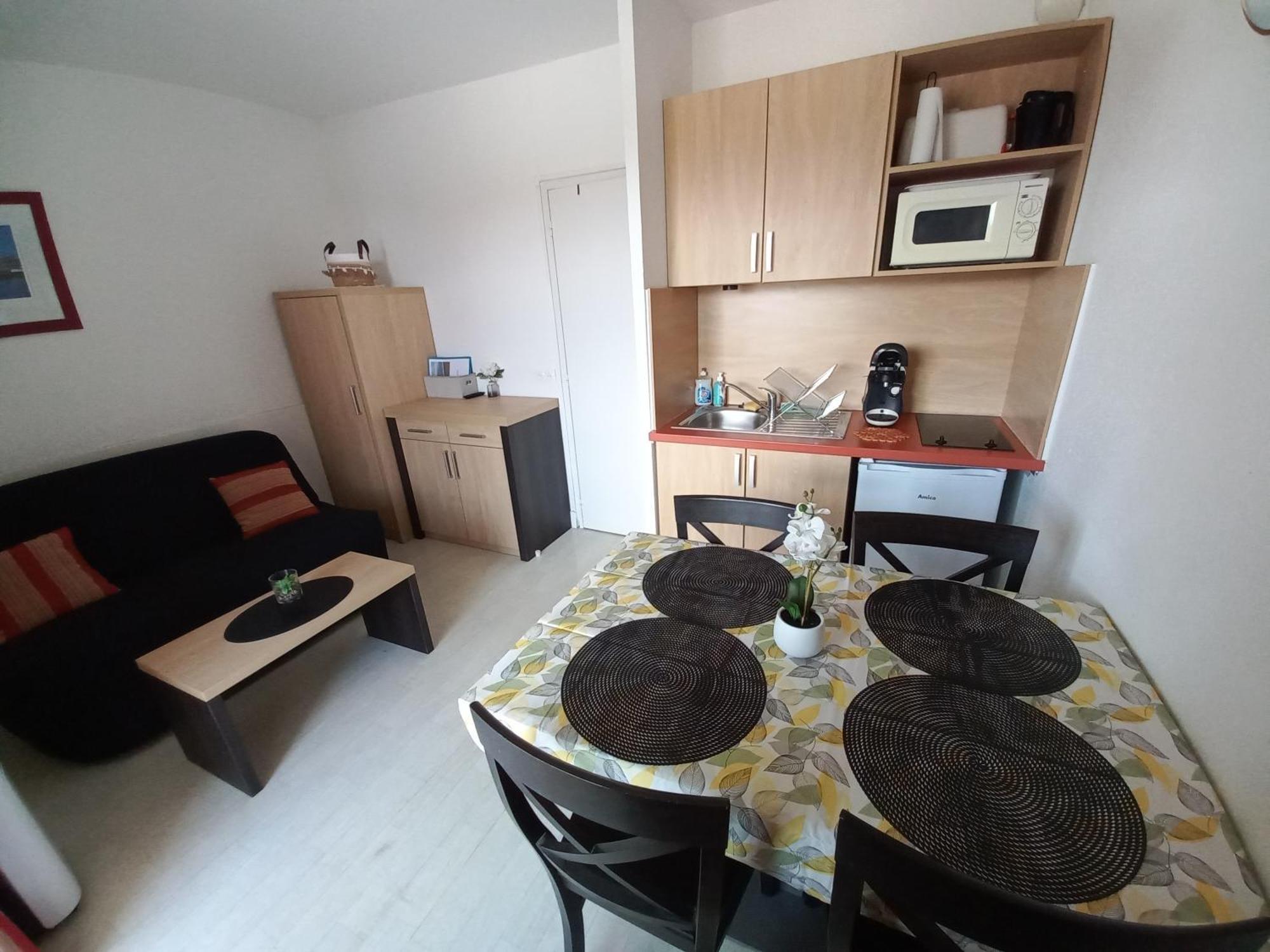 Coquet Studio 4 Pers, Piscine,Clim Mobile, Plage A 300 M,A 5Min A Pied Du Lydia เลอบาร์กาแรส ภายนอก รูปภาพ